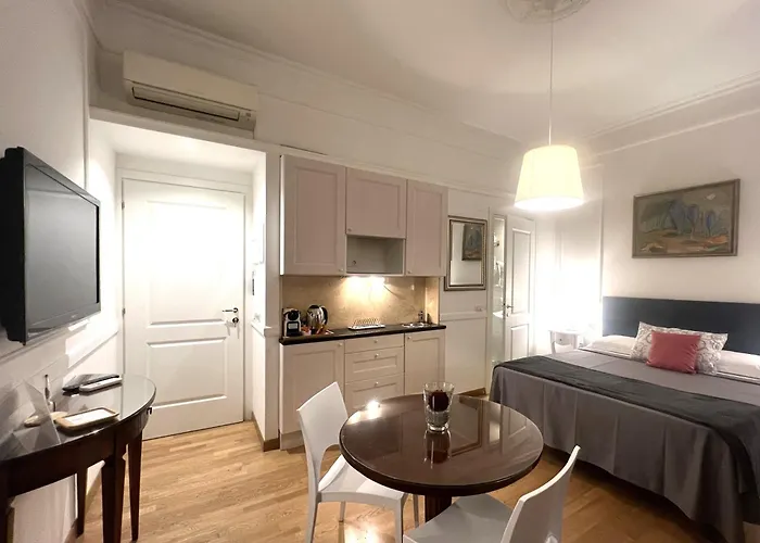 Interno 4* Rom