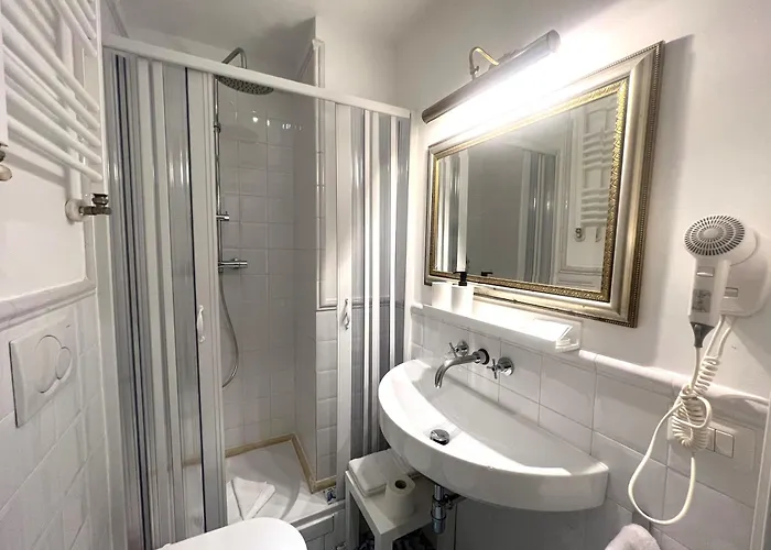 Interno 4* Rom